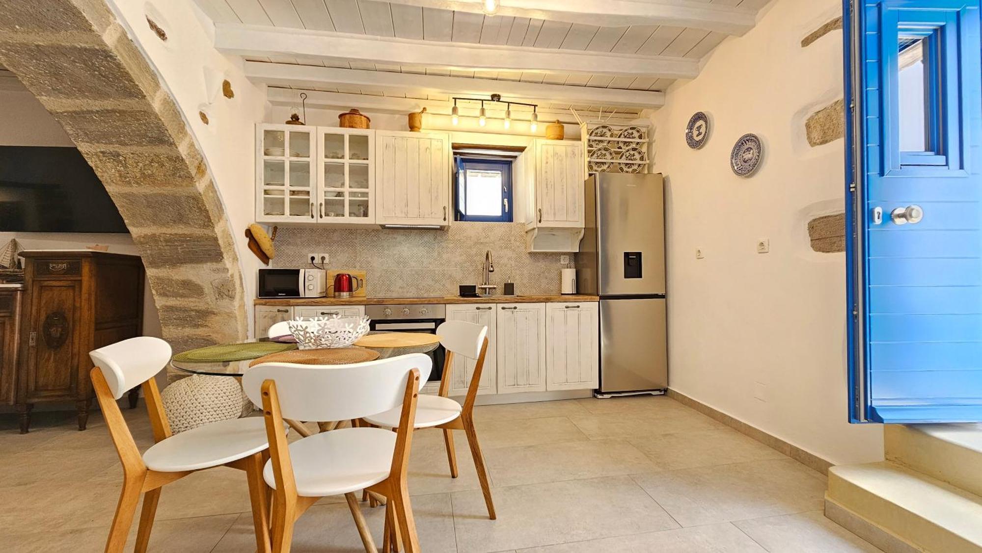 Marmara Traditional Plaka (Milos)