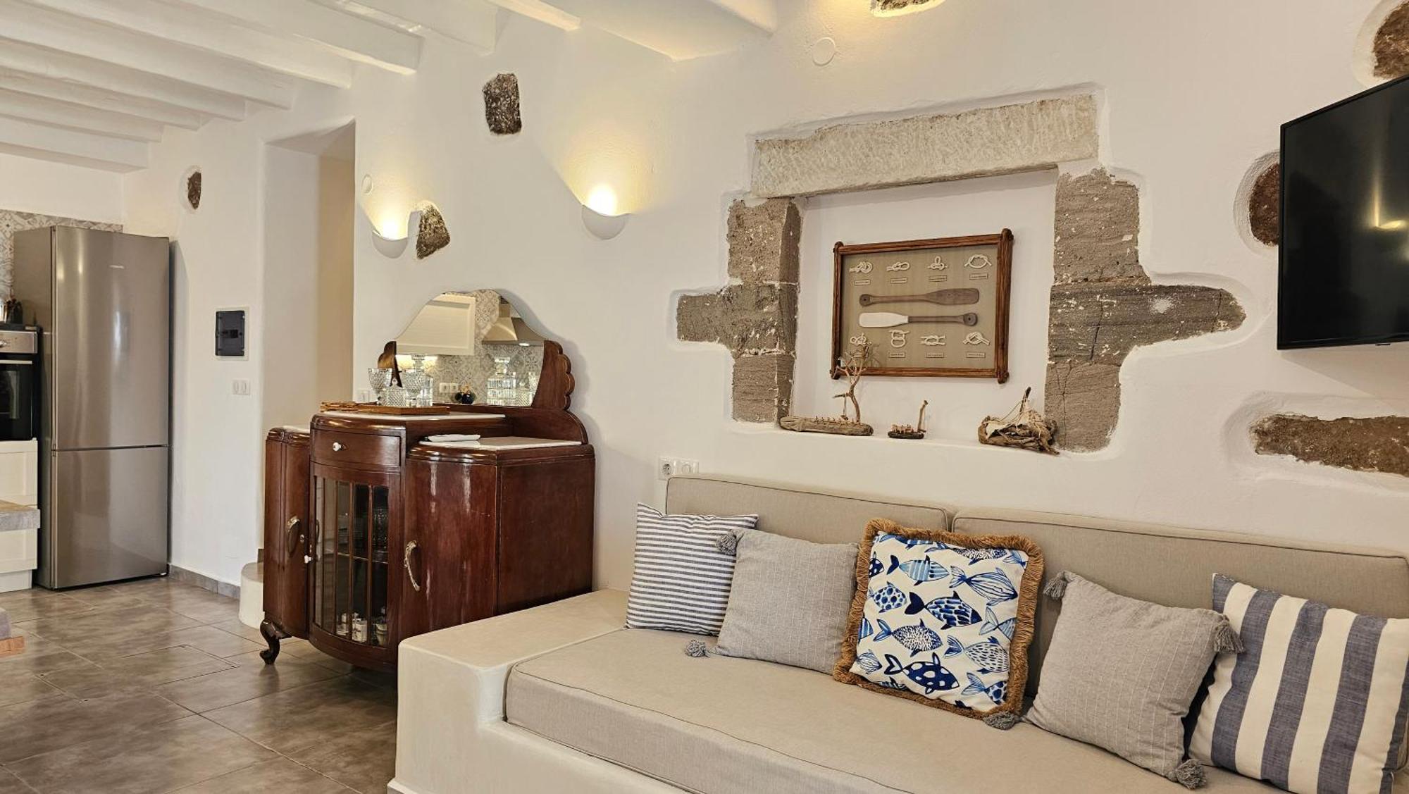 Marmara Traditional * Plaka (Milos)