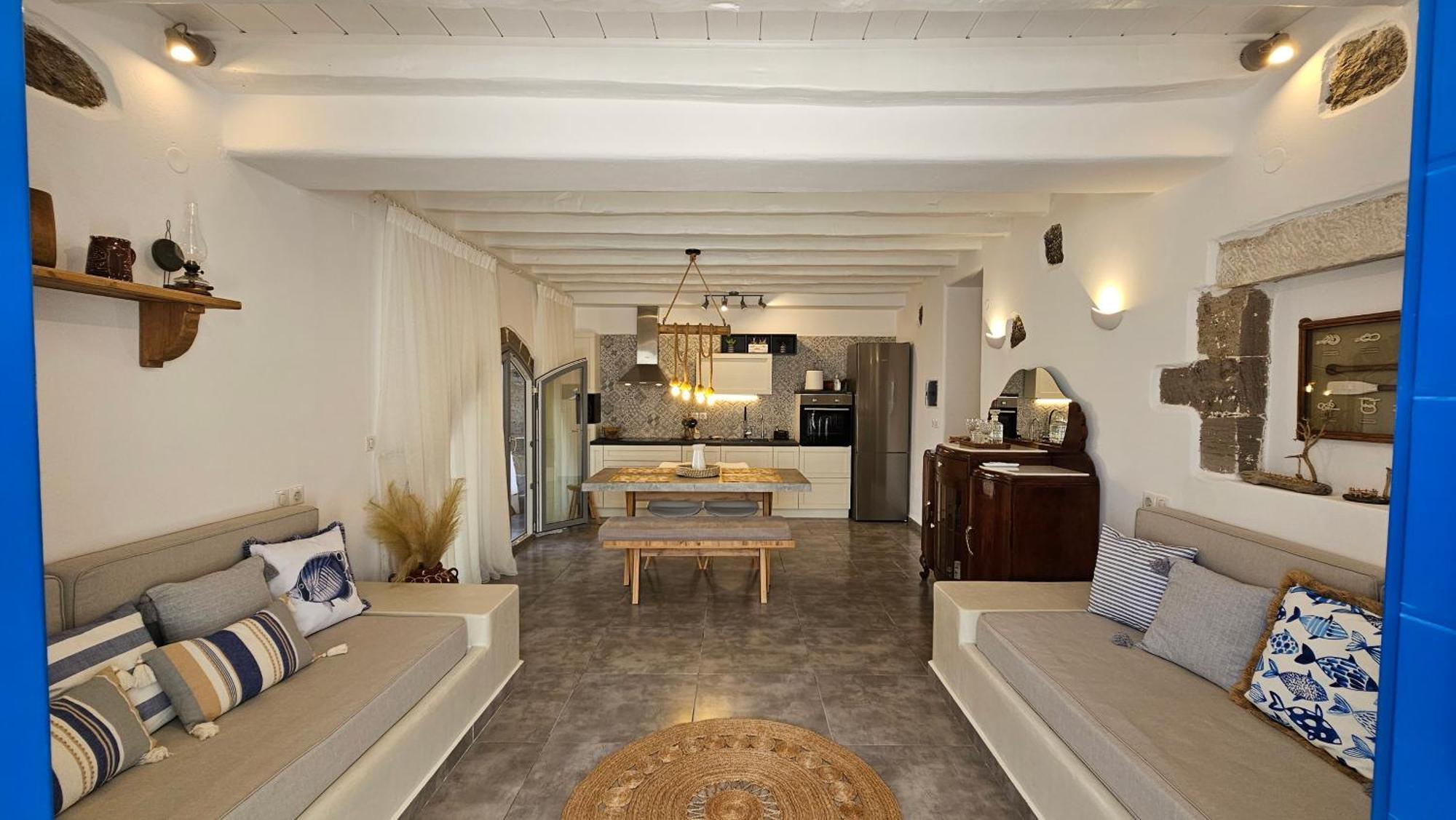 Marmara Traditional Apartment Plaka (Milos)
